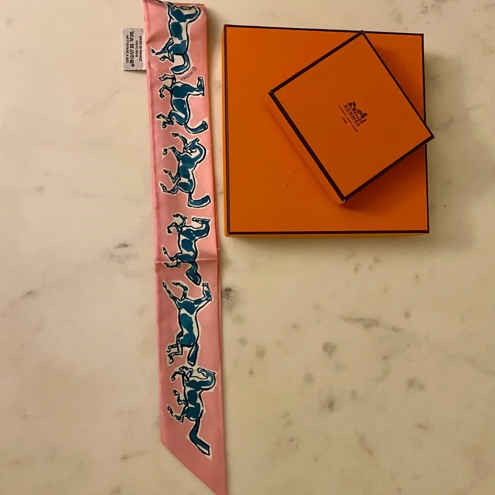 Hermès—Pink & Blue Horse Print Twilly - Picture 8 of 8